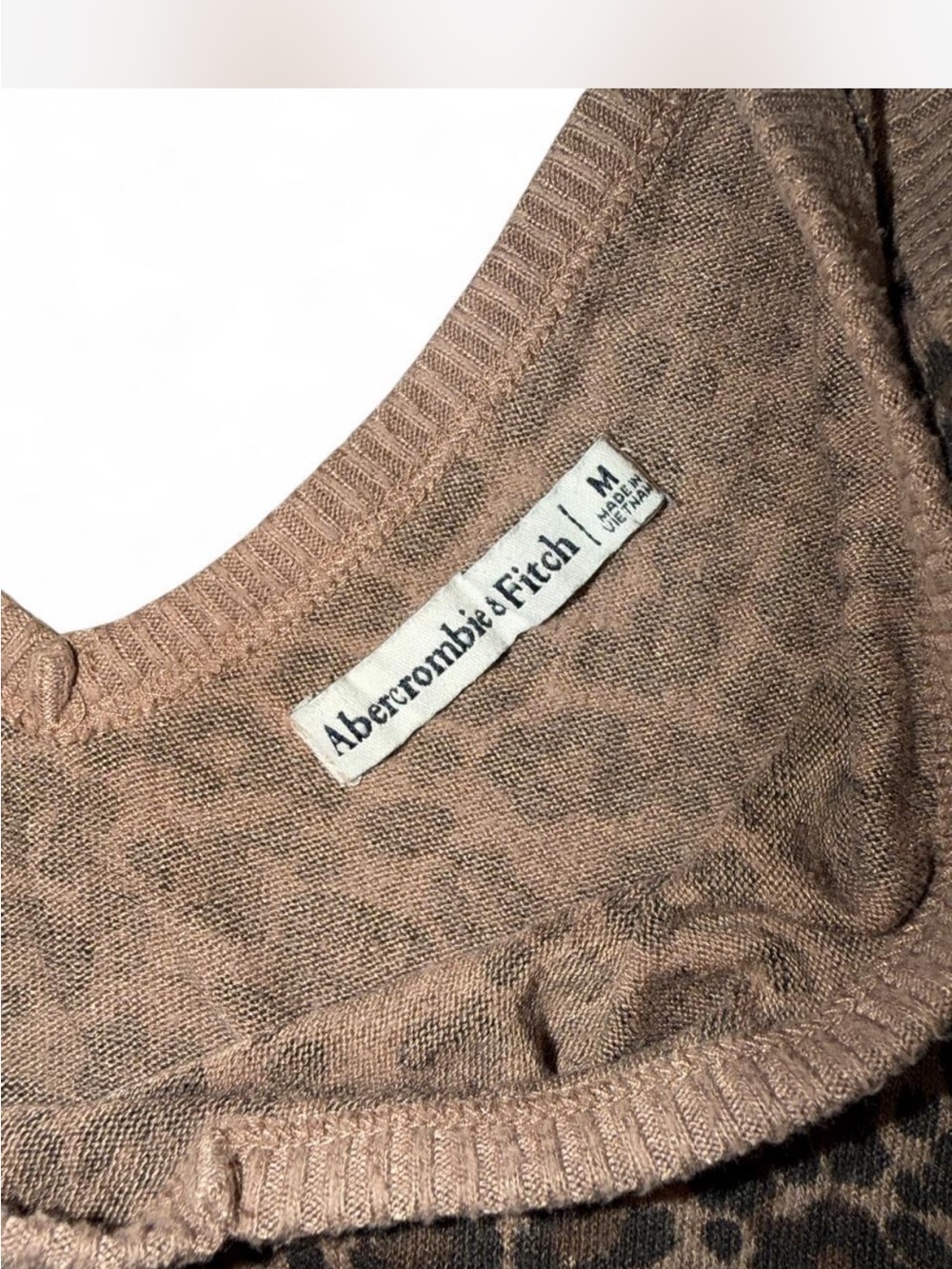 Abercrombie & Fitch Leopard Print V-Neck - Picture 2 of 3